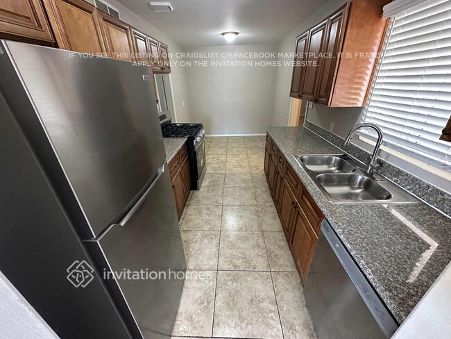 Building Photo - 2112 N 28th Pl