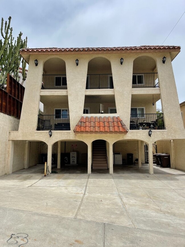 Building Photo - 241 Avenida Serra