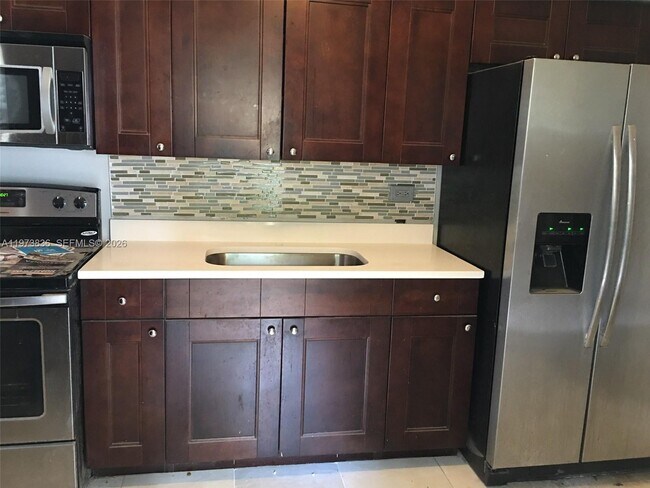 Foto del edificio - 2277 SW 27th St