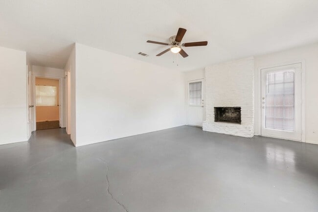 Photo - 2/1 in Central Austin with Garage & Private Yard Townhome