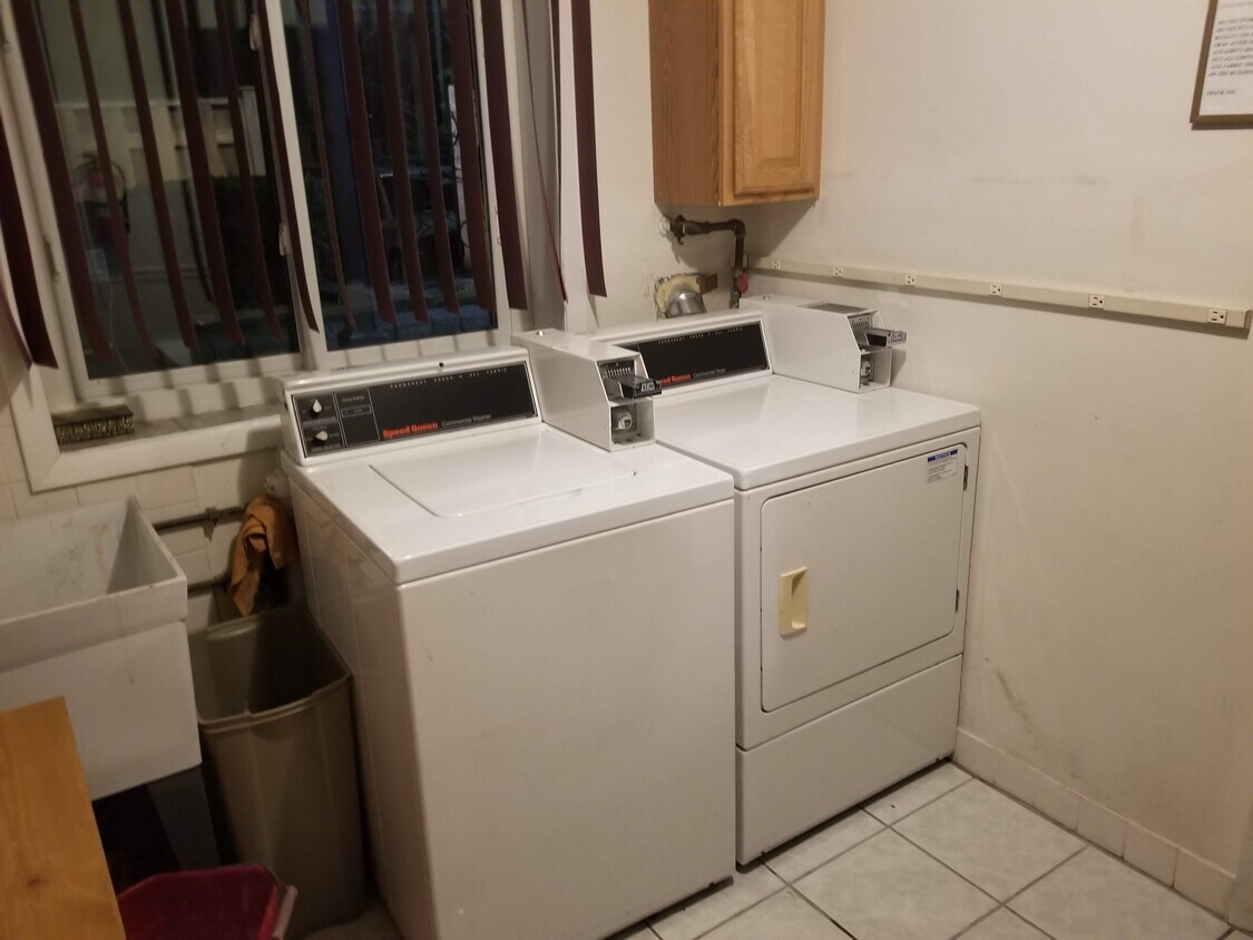 Laundry Room - 501 Dempster St