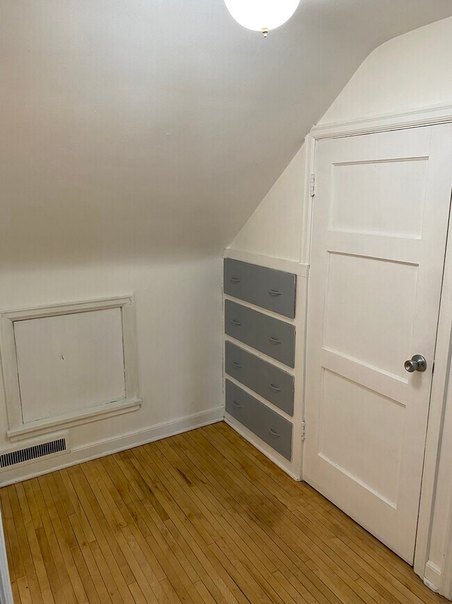 Foto del edificio - 229 Broadway St E