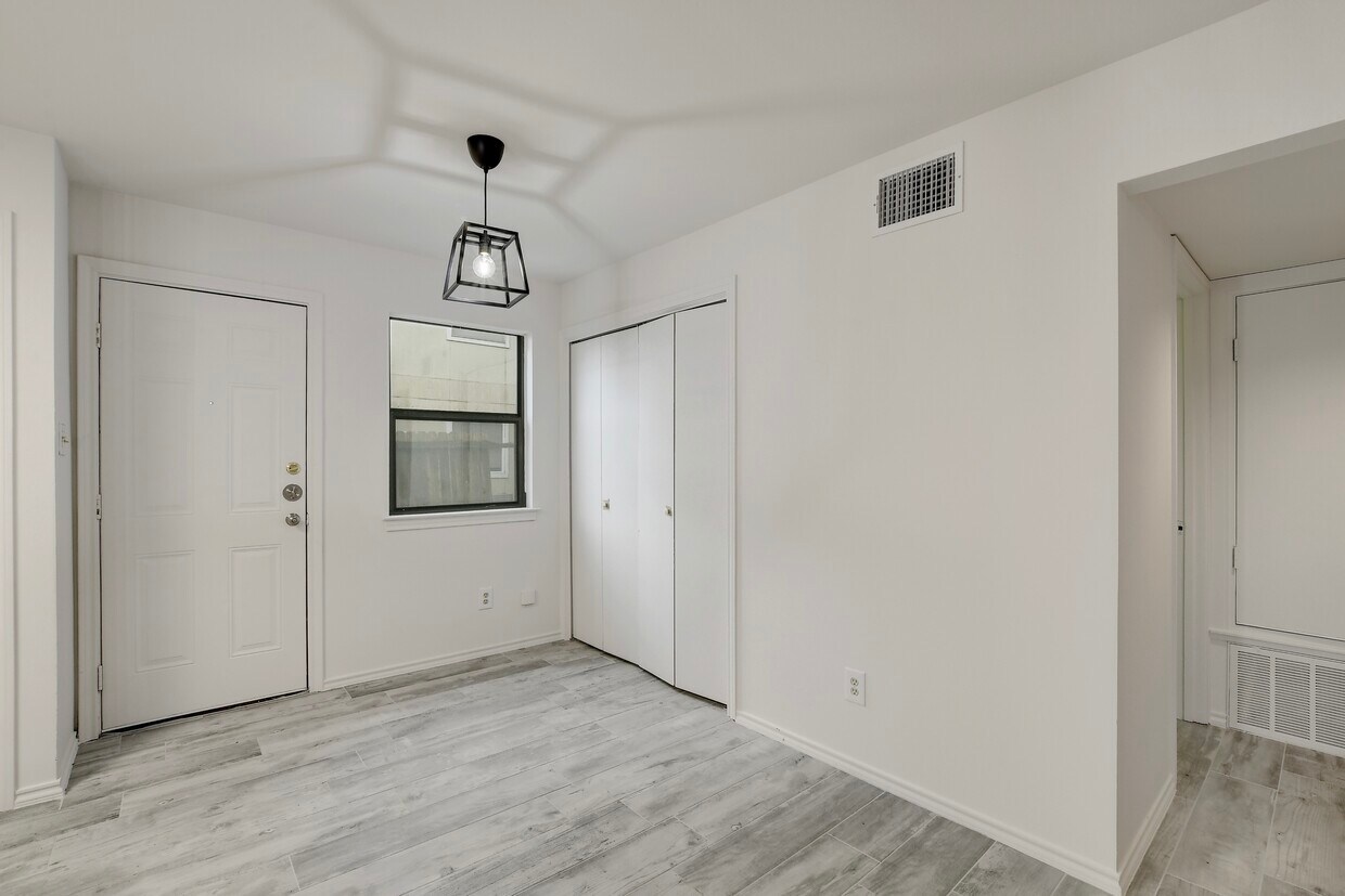 809 Bracewood Cir Unit B, San Marcos, TX 78666 Condo for Rent in San