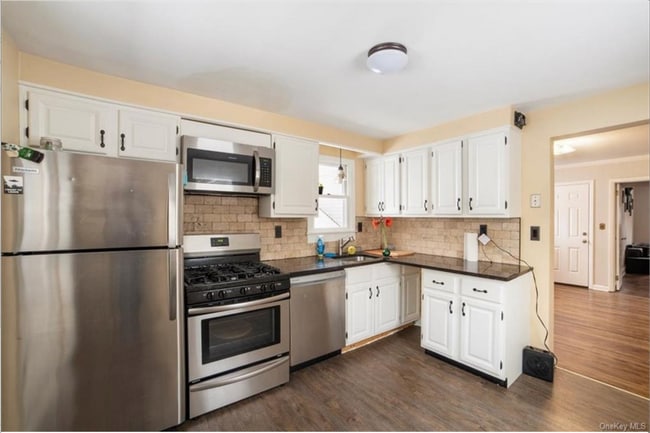 Building Photo - 82 Sunnyside Ave