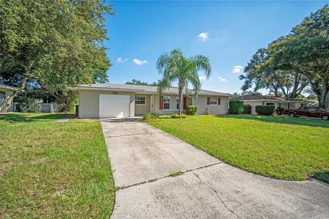 Building Photo - 1618 Hardwood Dr