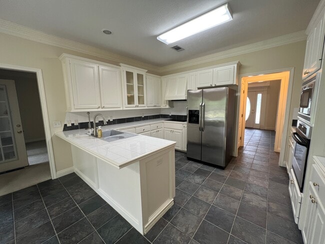Building Photo - 5906 Winchester Dr