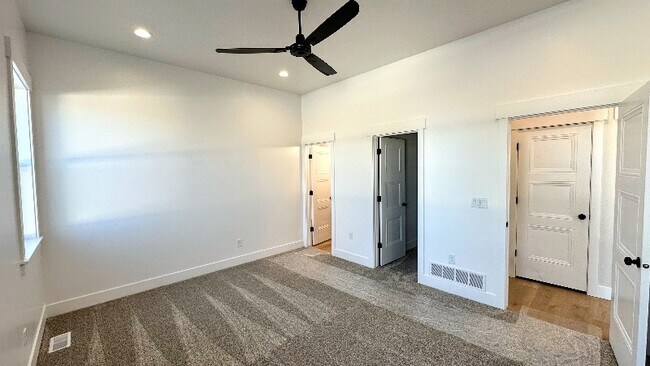 Foto del edificio - 3036 Riatta Ln