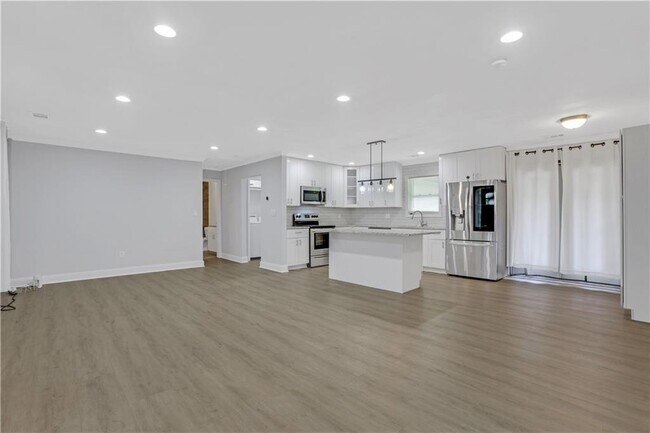 Foto del edificio - 3436 Pinehill Dr