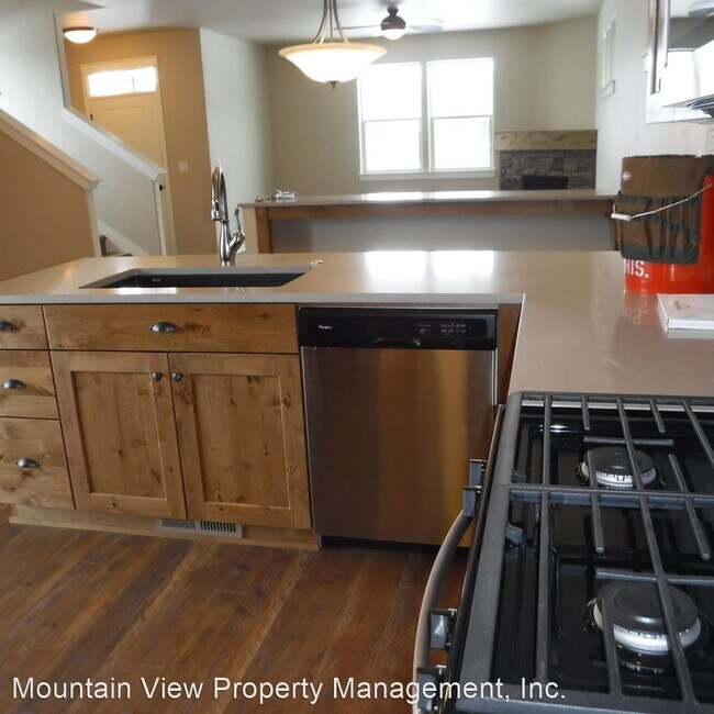 Building Photo - 3 br, 2.5 bath House - 20832 SE Gateway Drive
