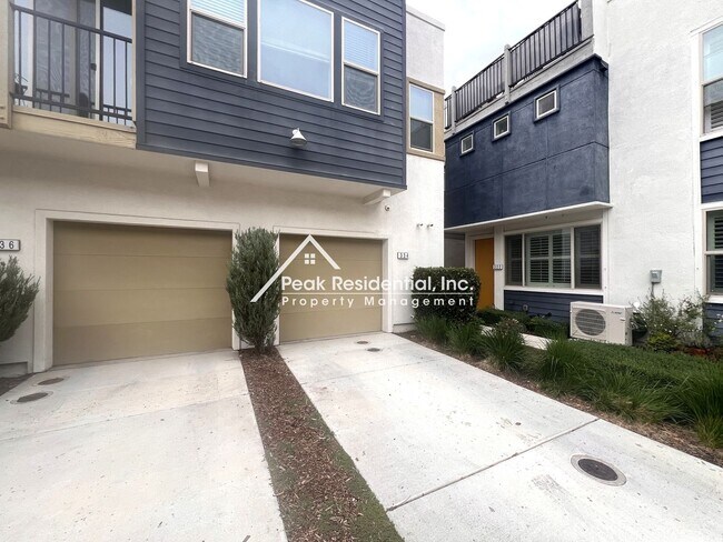 Foto del edificio - Beautifully Updated 1bd/1ba Land Park Area Condo with 1 Car Garage!