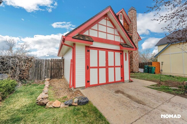 Building Photo - Charming 1BR with 2 Lofts House in Aurora