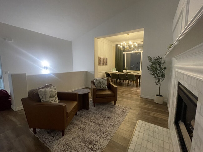 Building Photo - 1267 E Hickenlooper Way