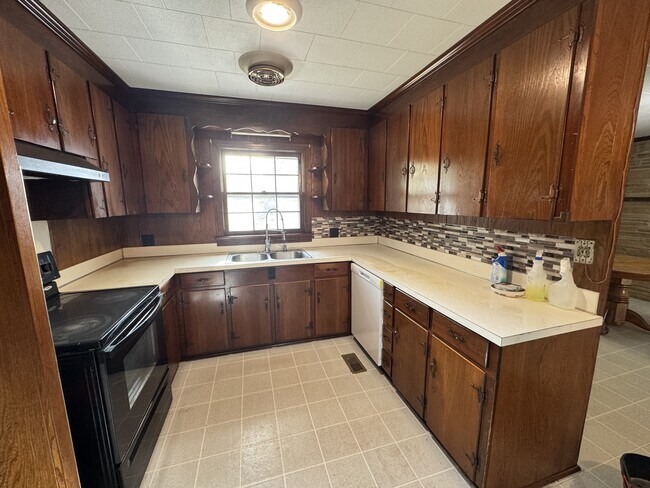 Foto del edificio - 408 E Simmons Ave