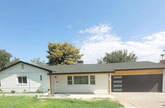 Building Photo - 4028 E Edgemont Ave