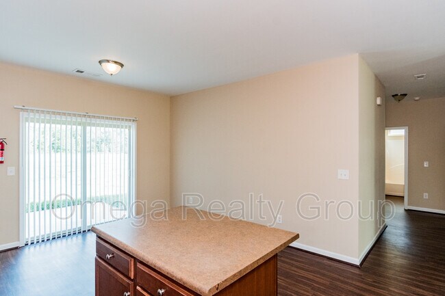 Building Photo - 5017 Kensington Pl