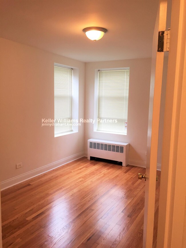 Building Photo - 6105 N Seeley Ave