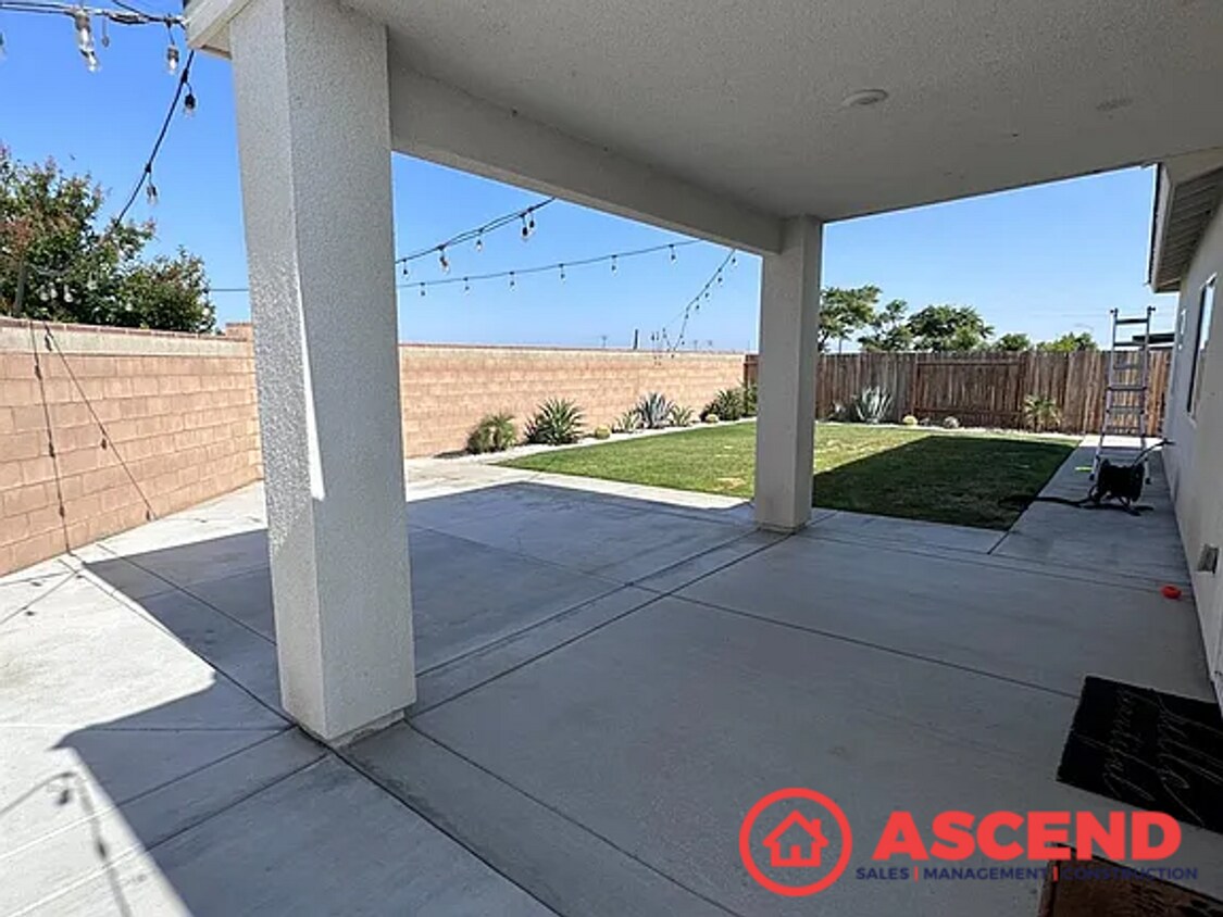Foto del edificio - Captivating 3 Bedroom in Southwest Bakersf...