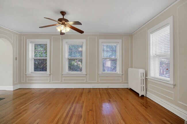 Building Photo - 7050 Amherst Ave