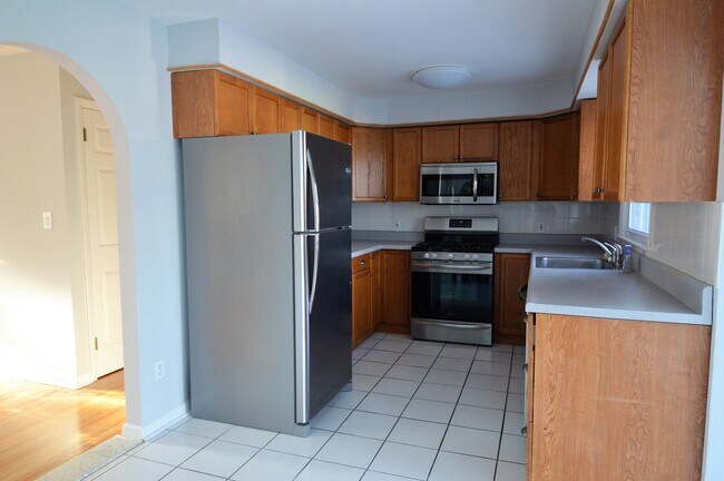 Building Photo - 113 Bingham Ave