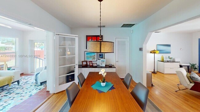 Foto del edificio - 951 NE 116th St