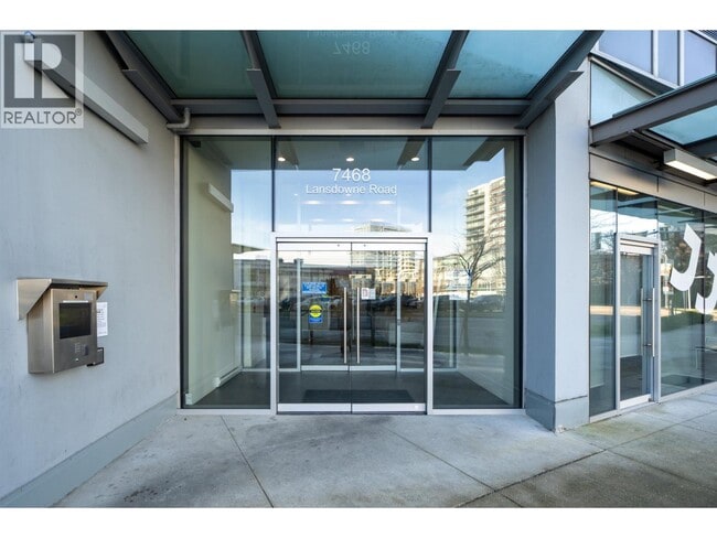 Photo du bâtiment - 7468 Lansdowne Rd