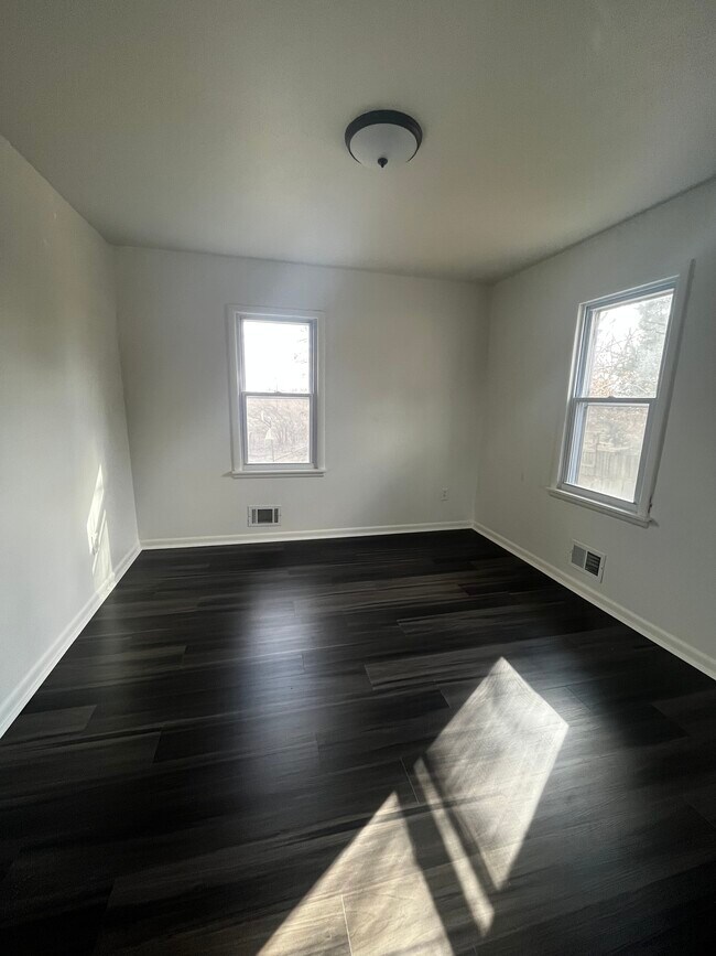 Foto del edificio - 8621 Walker Ave