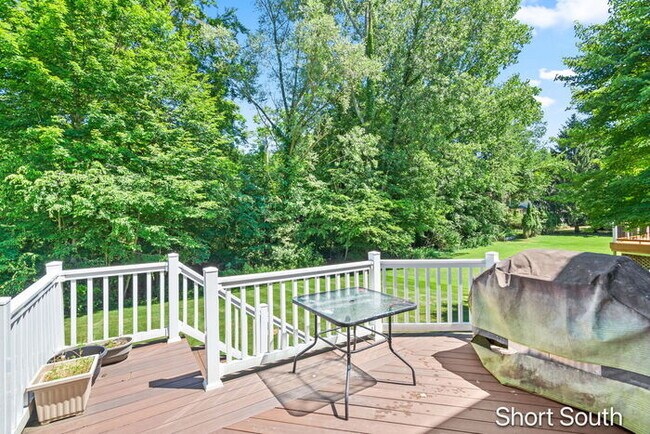 Building Photo - Kentwood Forest Hills 5 bed 4 bath home