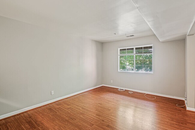 Foto del edificio - 4906 Columbia Rd