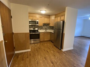 Building Photo - 240 Belmont St