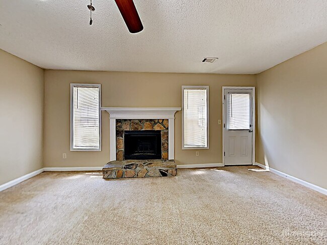 Building Photo - 2901 Pavia Cir