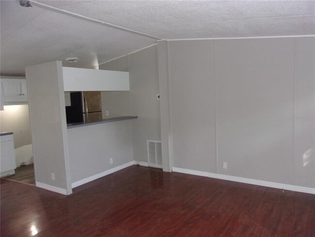 Building Photo - 14914 Diagonal Rd