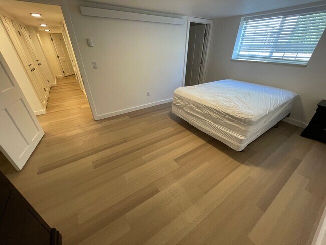 Foto del edificio - Large Private Bedroom / Furnished! Beautif...