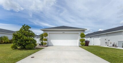 Building Photo - 4744 Glencrest Loop