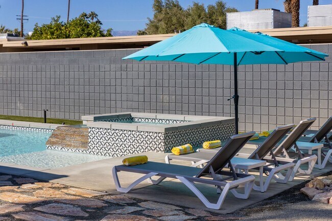 Foto del edificio - Desert Xscape - Pool, Jacuzzi, and Pet Friendly! (Monthly Only - No Long Term)