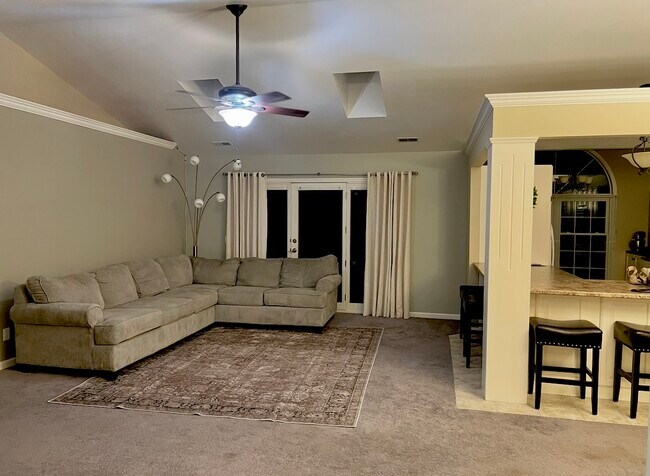 Foto del edificio - 3294 Lake Ridge Dr