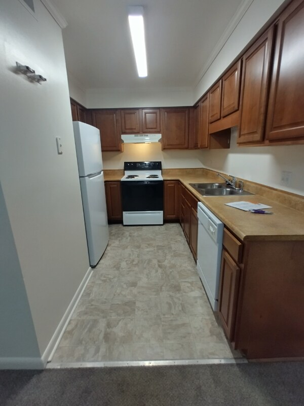 Building Photo - 600 Reusens Rd