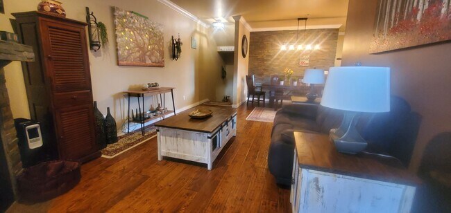 Building Photo - 6305 Locarno Dr