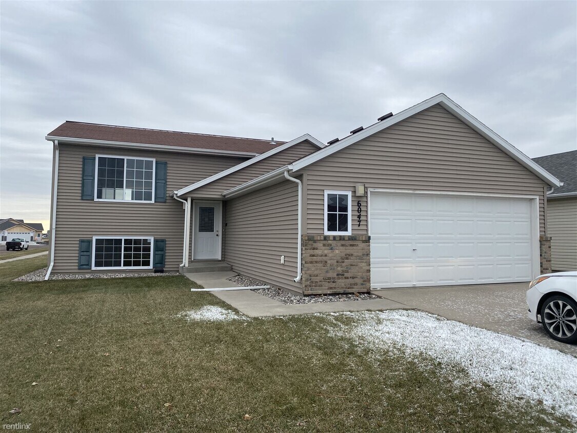 6047 Ct S, Fargo, ND 58104 House Rental in Fargo, ND