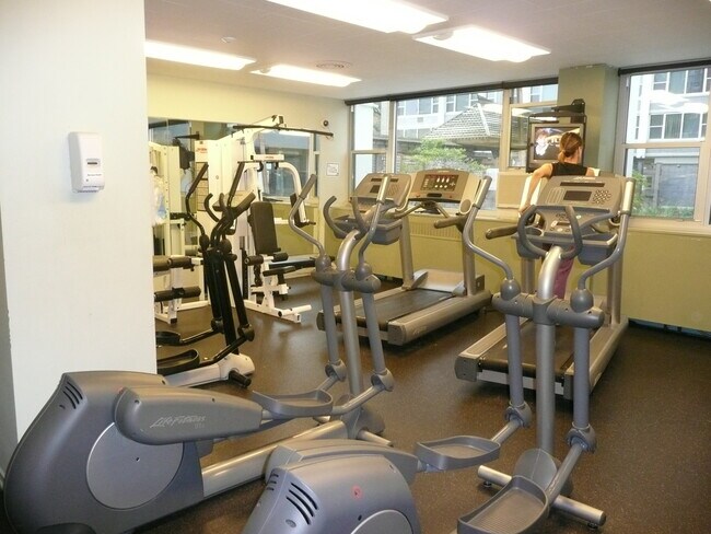 Foto del edificio - 4250 N Marine Dr