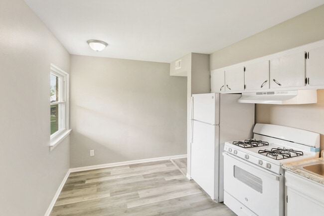 Building Photo - 991 Tollview Ave