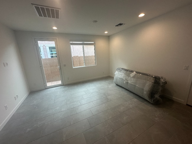 Foto del edificio - 9835 W Cheery Lynn Rd