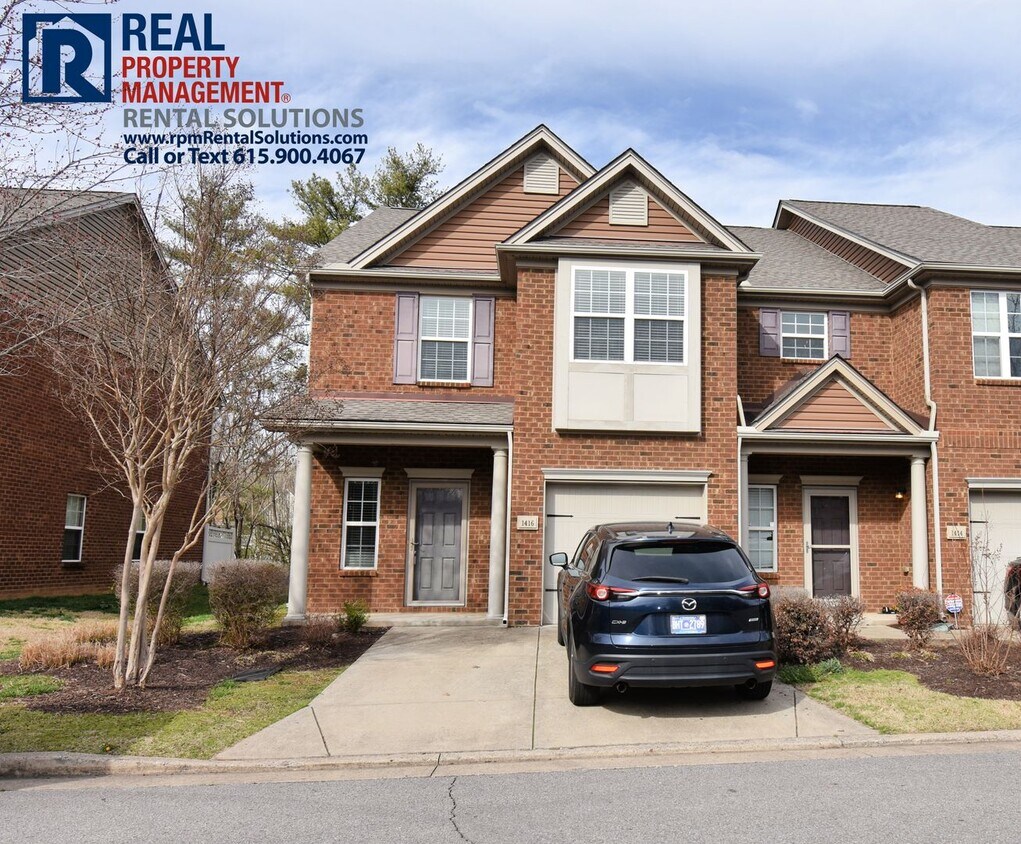 Primary Photo - Amazing 3 bedroom home with attached garag...