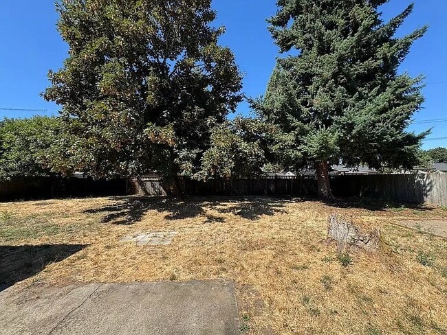 Building Photo - 3002 Hyacinth St