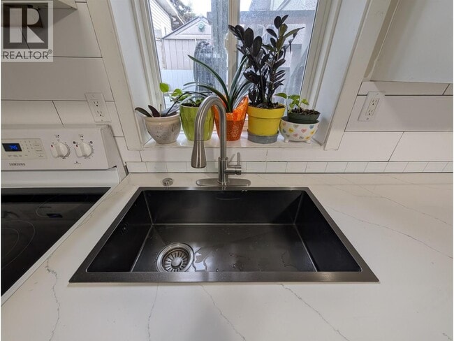 Photo du bâtiment - 1XXX E 64th Ave