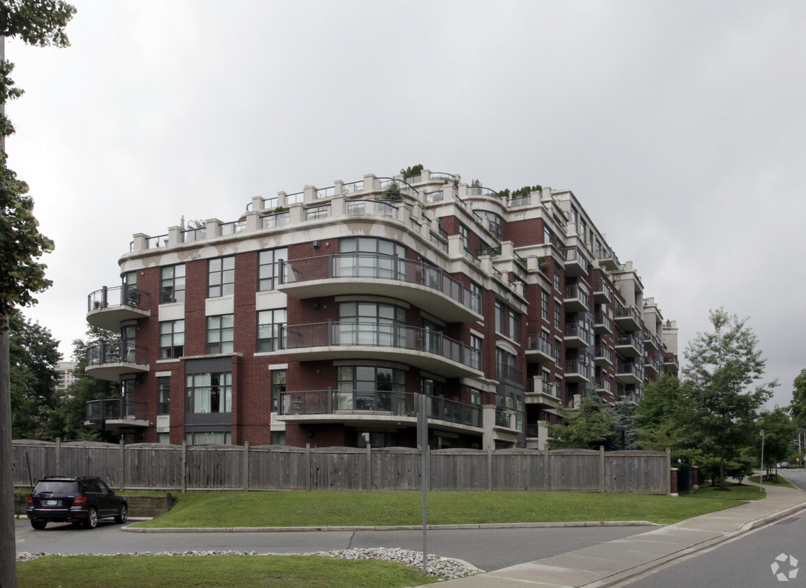 Building Photo - 9 Burnhamthorpe Cres