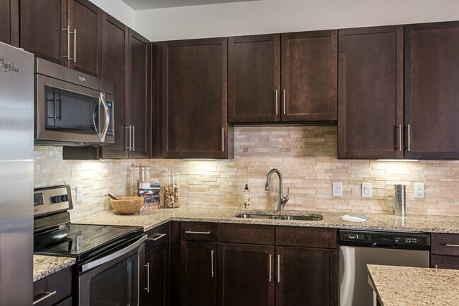 Building Photo - Only $1,314 - MIDTOWN Downtown!!