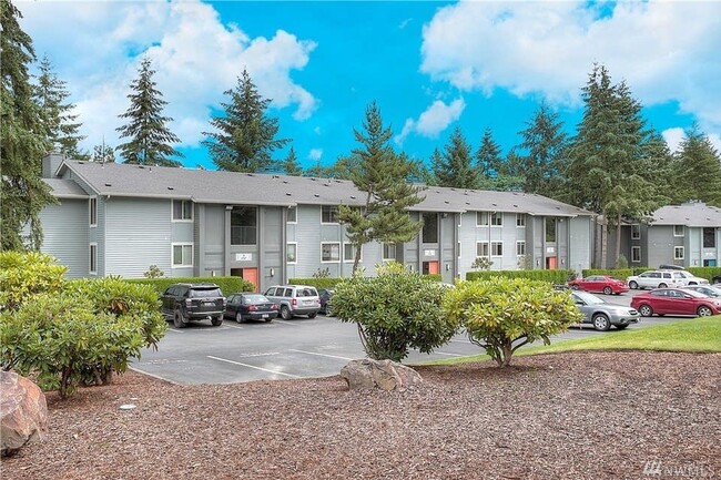 Building Photo - 4647 W Lake Sammamish Pkwy SE