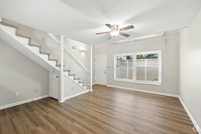 Interior Photo - Hunters Pointe
