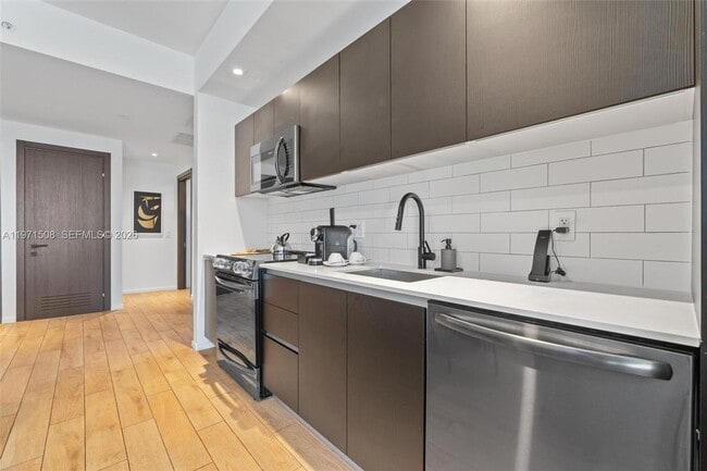 Foto del edificio - 398 NE 5th St