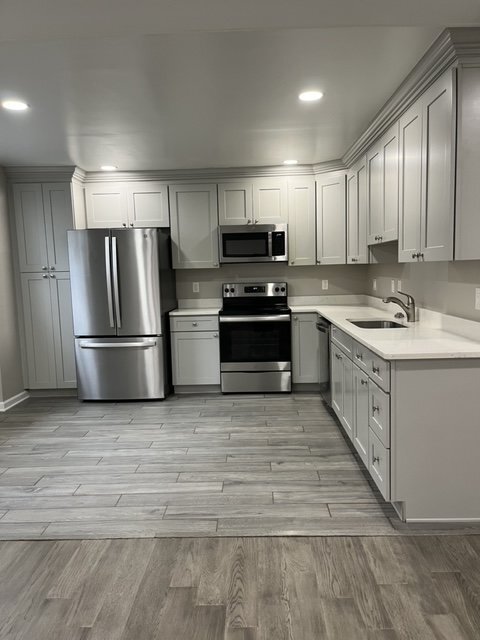 Building Photo - Check out this 3-bedroom, 2-bathroom townh...